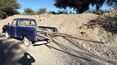 Detuvieron a tres sujetos por robar pilares del alumbrado público de una zona rural