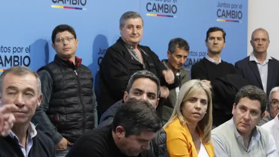 A seis meses de zafar de un Jury, el vocal del Tribunal de Cuentas asistió a un acto de JxC