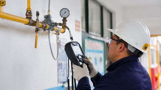 El Gobierno de San Juan puso en marcha el plan de mantenimiento de la red de gas en las escuelas de la provincia.