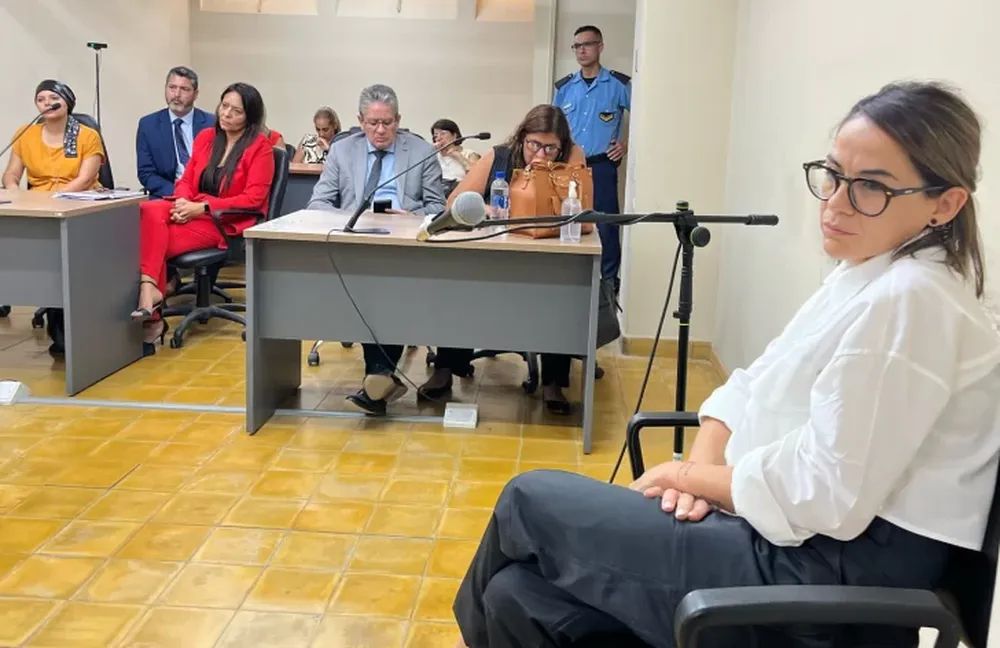 TRAS CONOCER  porqué la condenaron, la odontóloga, María Pellice (derecha) buscará, a través de su Defensa, revertir el fallo en su contra con un reclamo ante la Corte de Justicia.