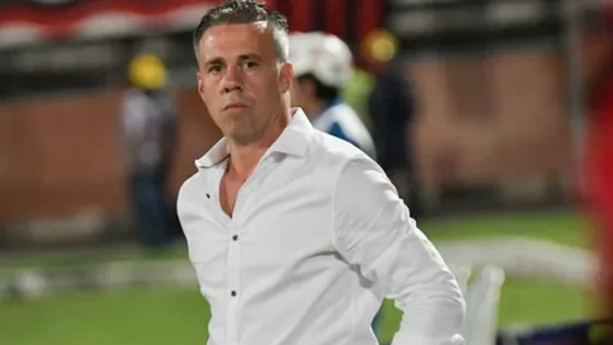 Pusineri analiza y después pide