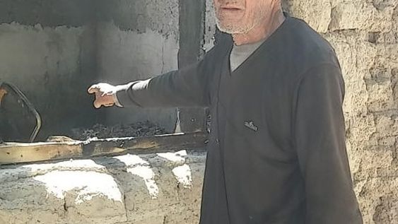 Anciano prendió una vela, se quedó dormido y perdió casi todo al incendiársele la casa