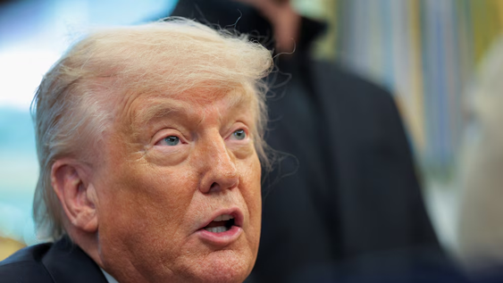 Trump dijo que destructores de Estados Unidos repelieron un ataque iraní en Ormuz.&nbsp;