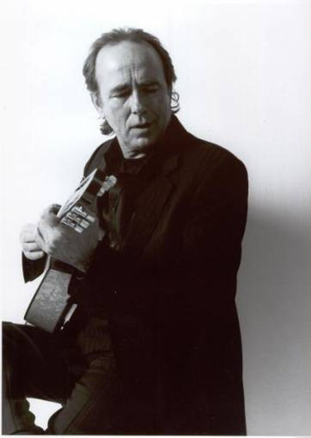 Serrat, conmovido