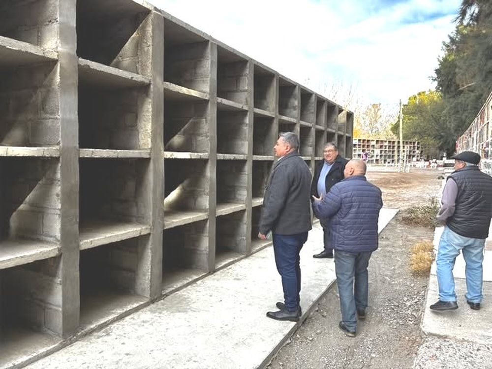 El municipio de Ullum construyó 100 nichos nuevos en el cementerio municipal y va por 100 más.