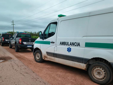 Una camioneta cayó al río y sus cuatro ocupantes lograron salir con vida. Una camioneta cayó al río y sus cuatro ocupantes lograron salir con vida.