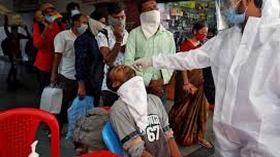 India registra récord de casos de coronarvirus y la mayor cifra de muertes en 5 meses