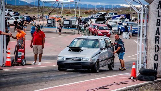 El Picódromo Albardón despide la temporada nocturna con una doble jornada de picadas de autos y motos.