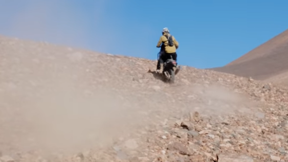 Labran un acta de infracción al motociclista español y a la firma que lo llevó al Mercedario