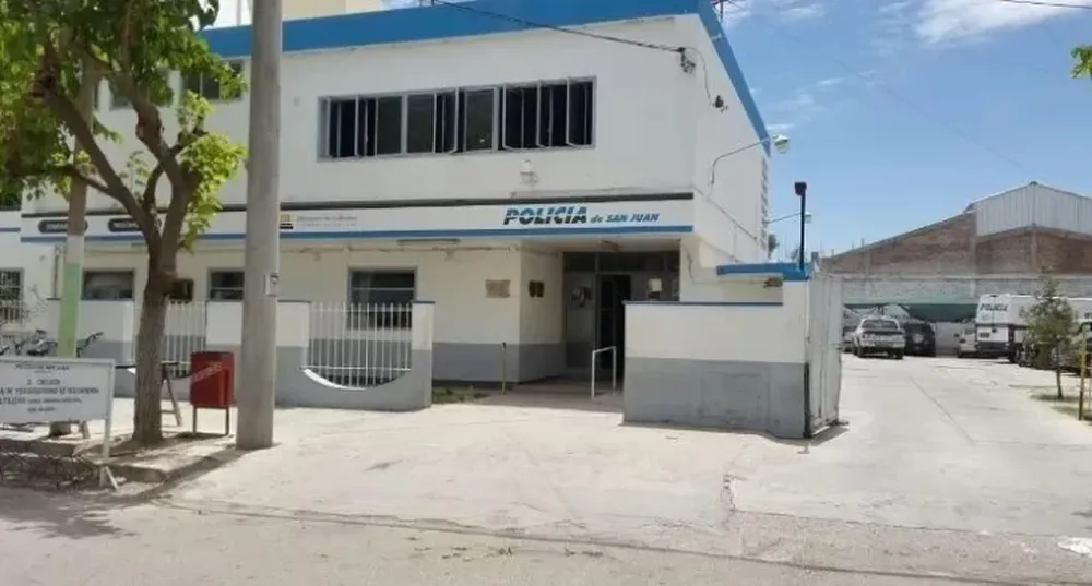 Hisoparon a un policía y aislaron a otros 7 por contacto estrecho con la médica con Covid-19