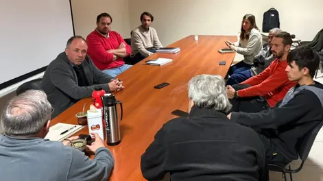 MESA APÍCOLA  PROVINCIAL. La reunión del sector con autoridades se realizó en la sede de Desarrollo Agropecuario.