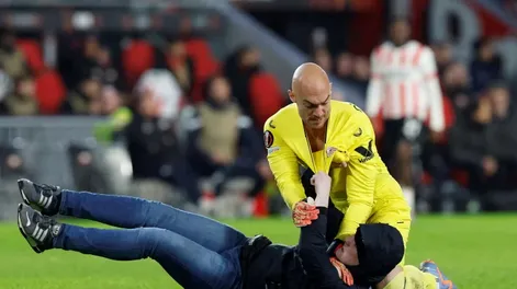 PSV le prohibió al ingreso al estadio por 40 años al agresor del arquero de Sevilla