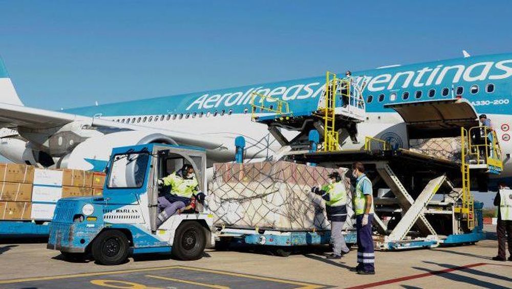 Preparan el segundo vuelo a Moscú para traer más vacunas contra el Covid