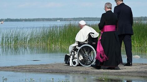 El Papa no descartó una posible renuncia: “No es una catástrofe”