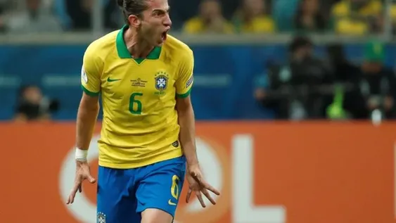 Brasil: Filipe Luis, en duda