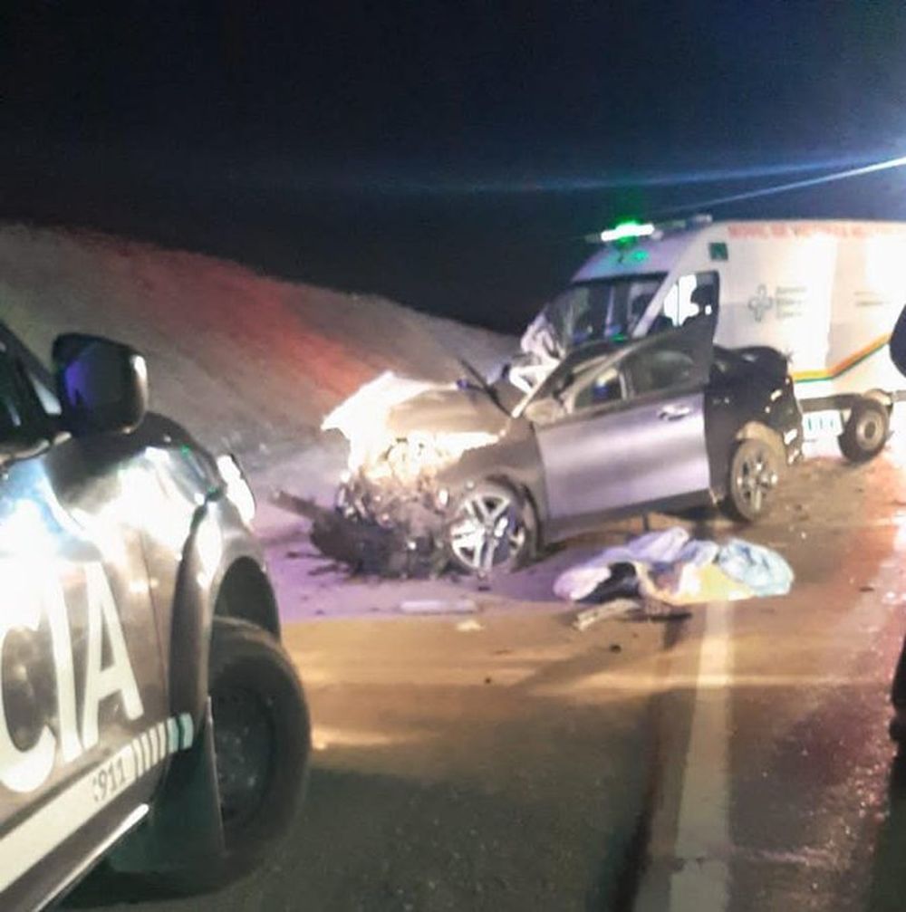 Una turista chilena murió al chocar de frente contra un auto y un camión