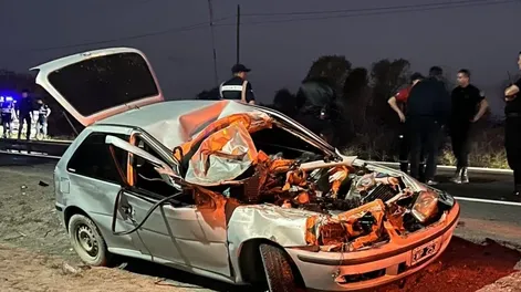 Murió uno de los hombres heridos en el terrible choque de Ruta 20 entre un auto y un colectivo