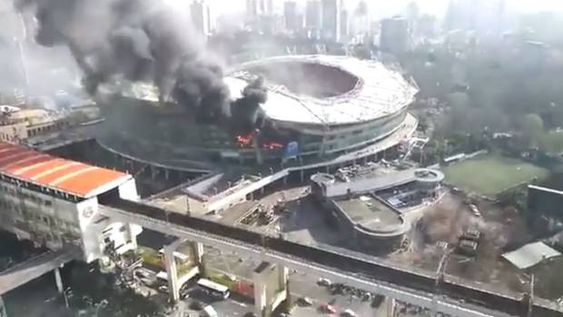 Se incendió el estadio del equipo de Tévez, en Shangai