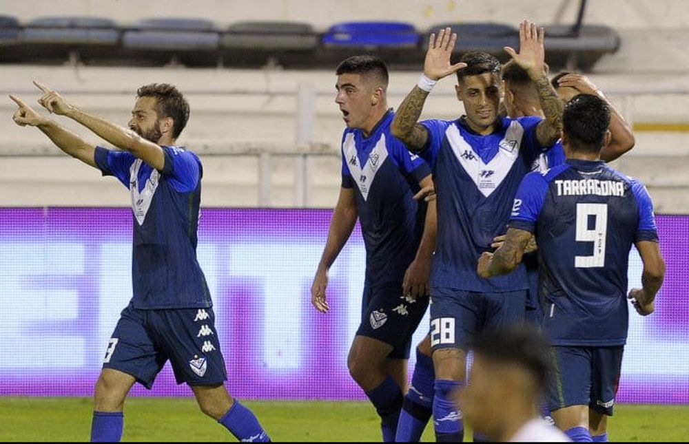 Vélez goleó y se afirmó arriba