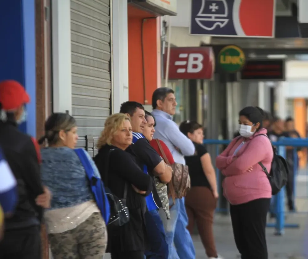 Salen a intimar a las empresas para que coloquen un link de baja de los servicios