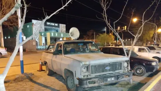 Falleció una estudiante por el vuelco de una camioneta en la que viajaban 15 personas