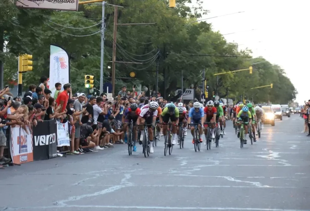 Juan Pablo Dotti saltó a liderar la general de la Vuelta a Mendoza