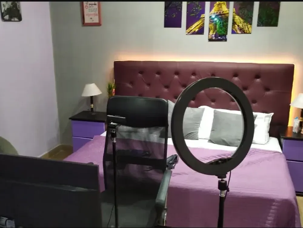 Modelo de streaming eróticos fue abusada por un compañero del trabajo