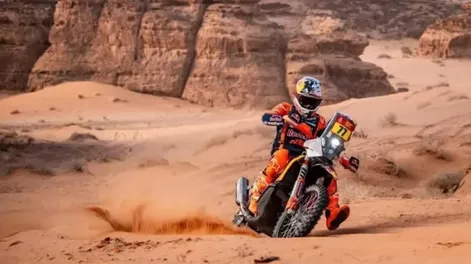 Primero. Luciano Benavídes ganó con el 77 en las Motos y subió al tercer puesto de la General.