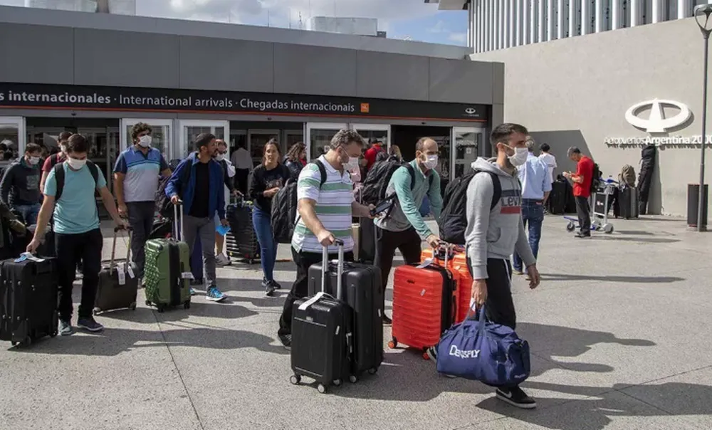 Suavizan restricciones a viajeros