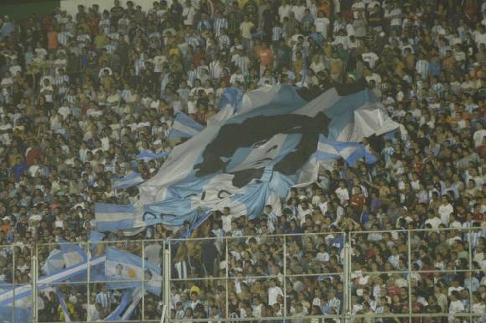 Con 18.000 gritos de aliento a la selección