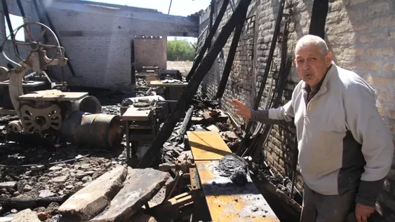 Pierden unos 15 millones en una carpintería, el fuego destruyó dos galpones y un depósito