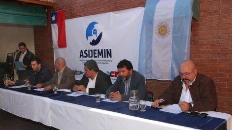 Dos banderas mineras se unen por Pascua Lama