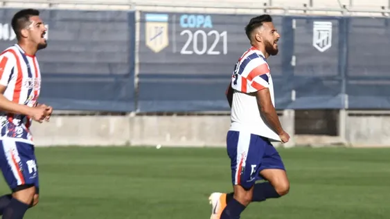 Peñarol cayó en el Bicentenario y acumuló su segunda derrota al hilo