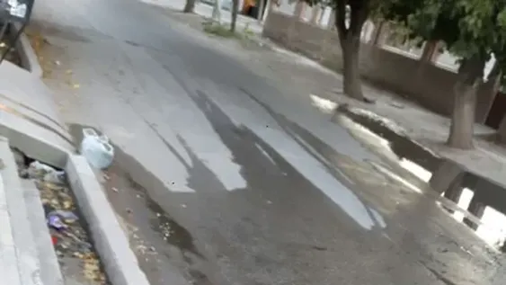 Derrame de líquidos cloacales en pleno centro caucetero