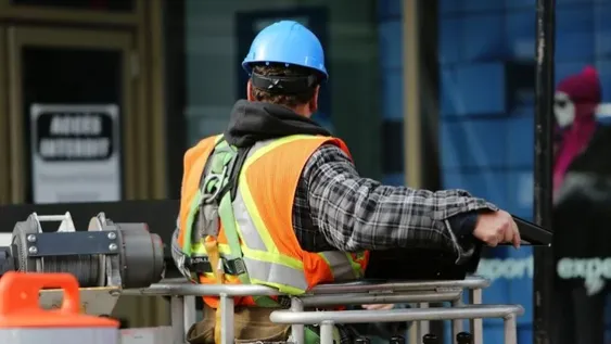 Cómo pagará el Estado parte de los salarios de abril de los privados