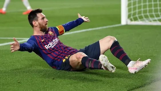 Barcelona goleó al Liverpool con un doblete de Messi y metió un pie en la final