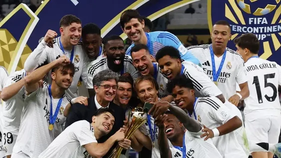 FESTEJOS. Real Madrid se dio un gusto ganando la Intercontinental.