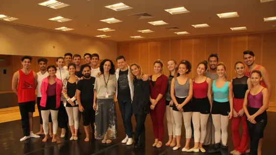 Un brindis por la danza