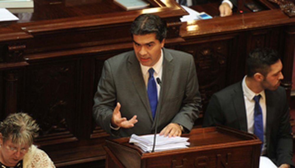 Con fuertes cruces, Capitanich brindó su primer informe de gestión