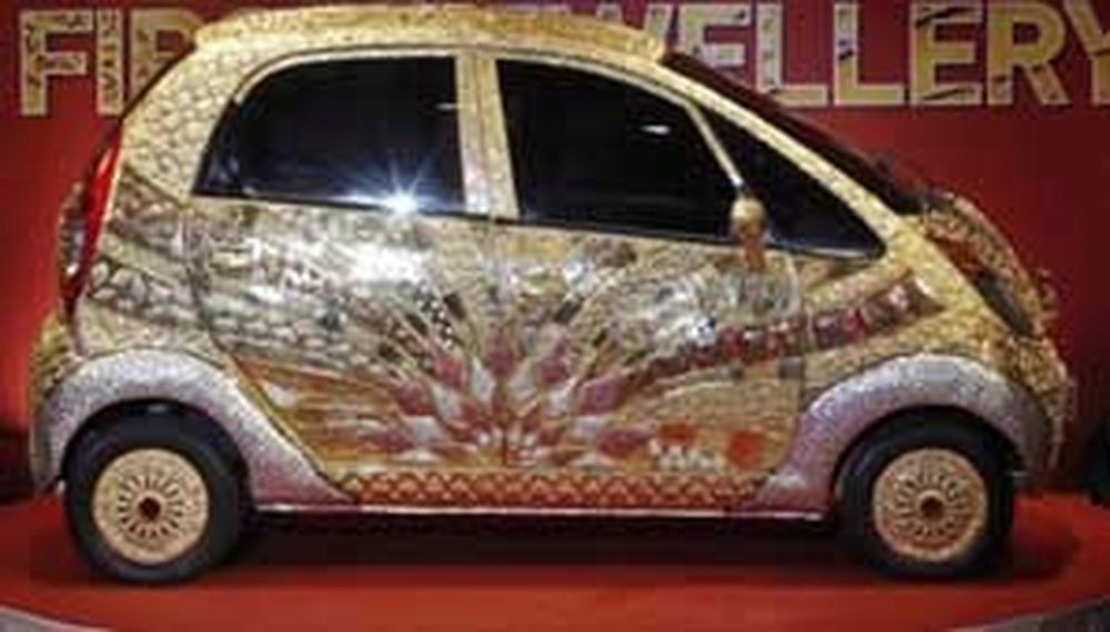 Auto de oro y diamantes
