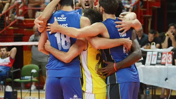 El equipo argentino de vóley, con 3 sanjuaninos, venció a Italia en el tie break y está en semis