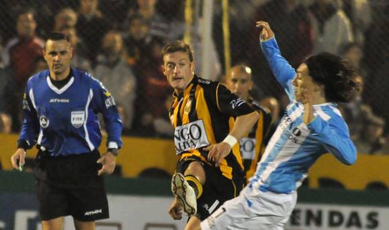 Olimpo cacheteó a Racing