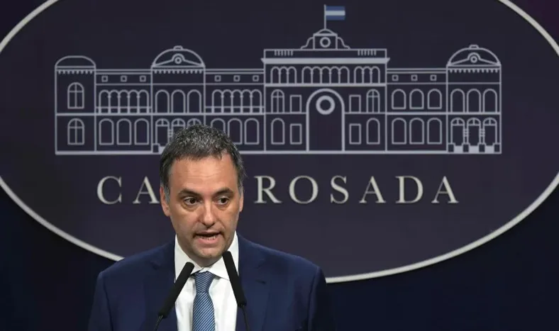 El Gobierno nacional analiza descontar el día a estatales que adhieran al paro