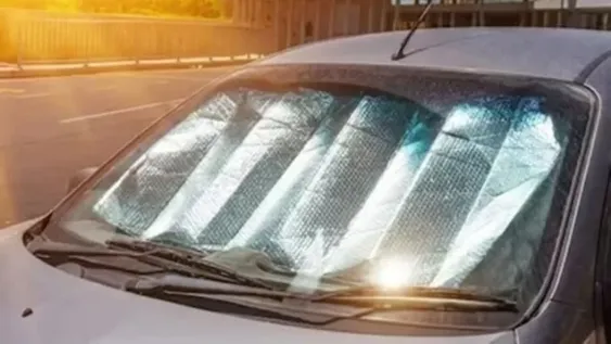 Un padre encerró en el auto  a su hijo como castigo para que deje de ser tan maricón.