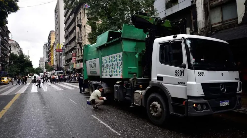 Encontraron el cuerpo de un bebé en un camión de basura