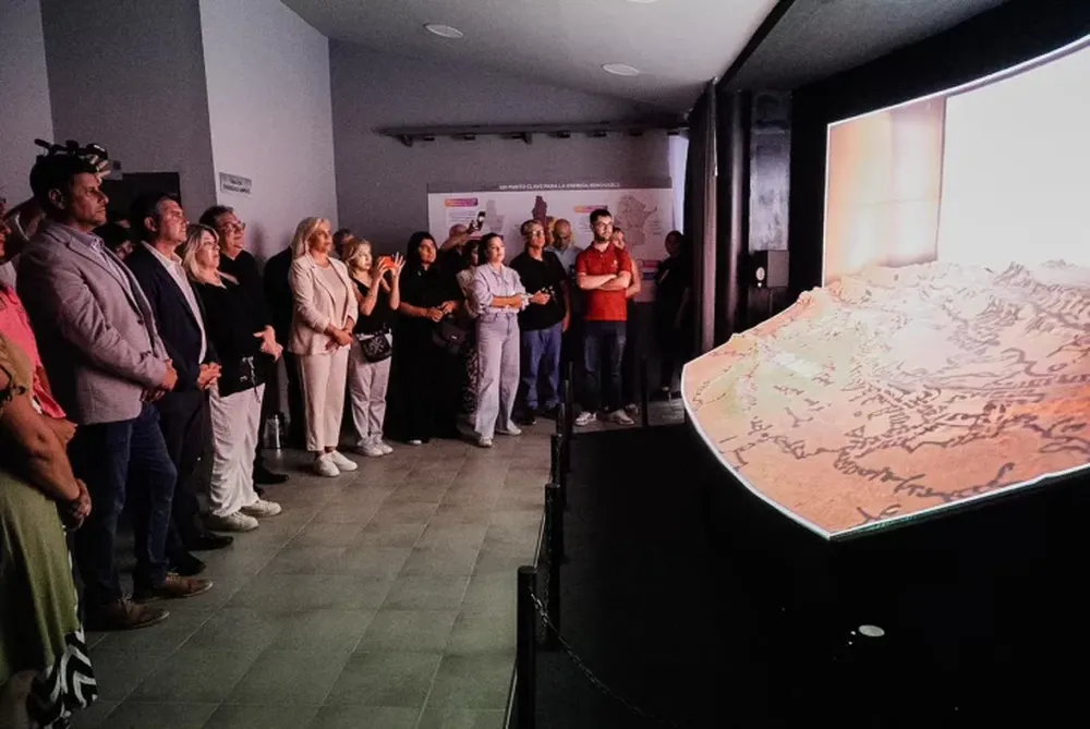 Marcelo Orrego recorrió un proyecto educativo y turístico para potenciar las energías renovables