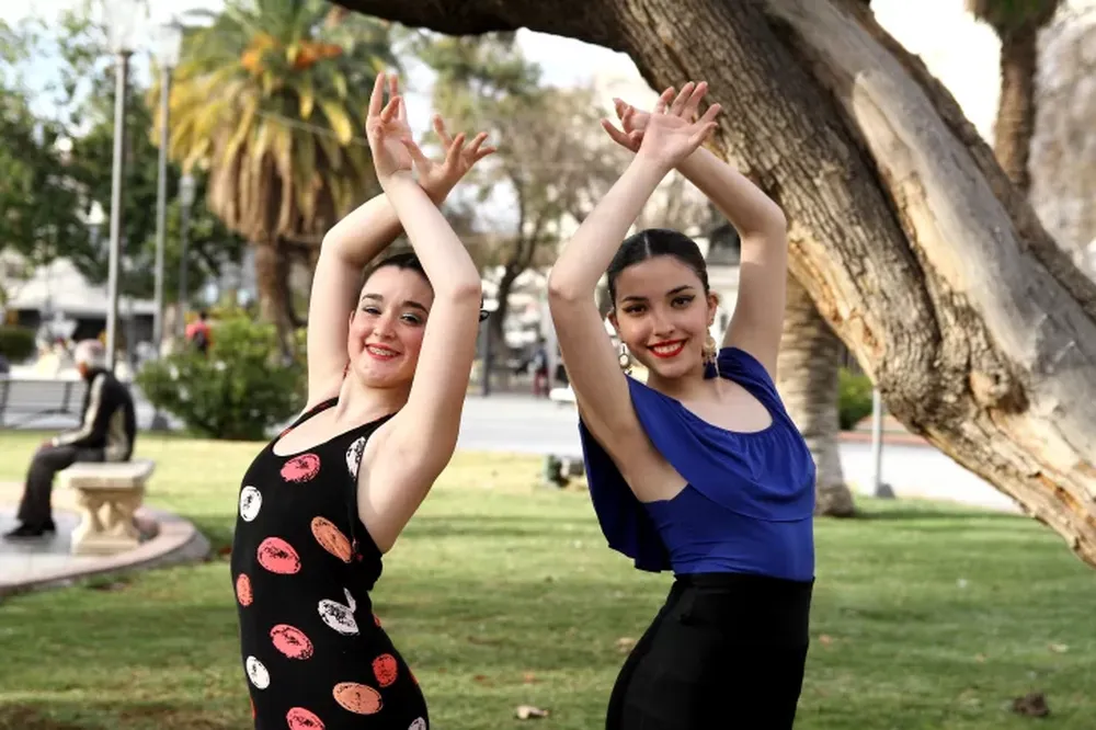 Bailaoras en el podio