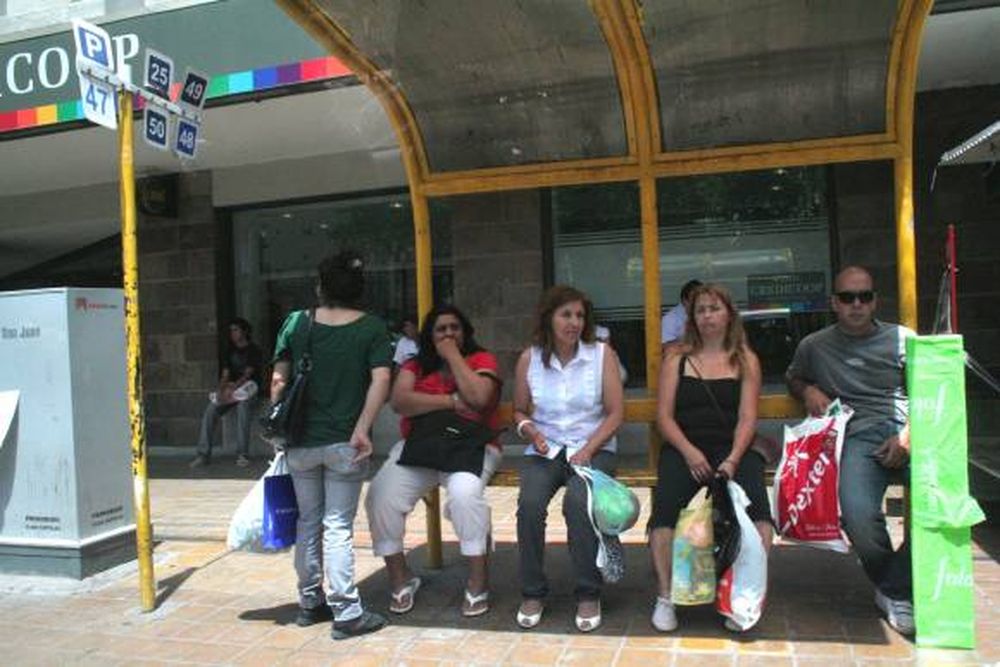 Un conflicto pone en duda los micros para Año Nuevo