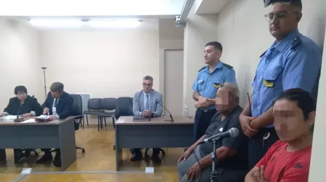 El mayor de los acusados tiene prisión domiciliaria. El menor (derecha) está preso desde los primeros días de diciembre pasado.