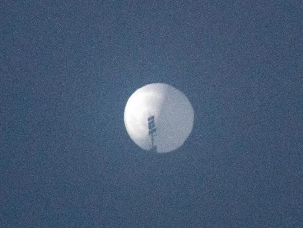 Estados Unidos cumplió la advertencia y derribó el globo ‘espía’ chino